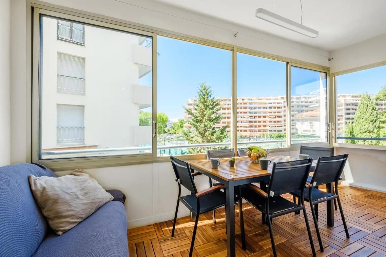 Croisette 2 Bedroom And Terrace Apartment Cannes