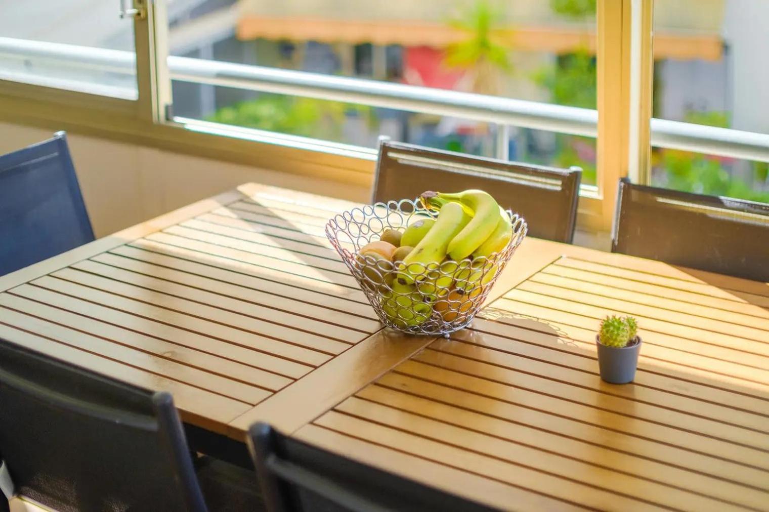Croisette 2 Bedroom And Terrace Apartment Cannes